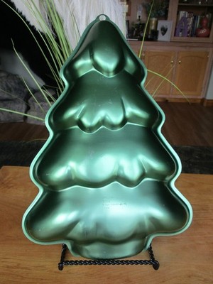 Vintage 1986 Wilton #2105-9410 Aluminum Christmas Tree Cake Pan 14.25  Korea