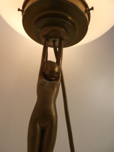 BRASS DIANA LADY STATUE LAMP ART DECO FLORAL PYRAMID STEPPED GLASS LIGHTSHADE - Picture 5 of 11