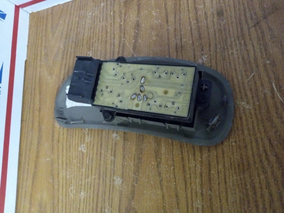 2001-2003 Caravan Voyager T&C driver com interruptor mestre de janela de ventilação de energia fabricante de equipamento original - Imagem 4 de 4