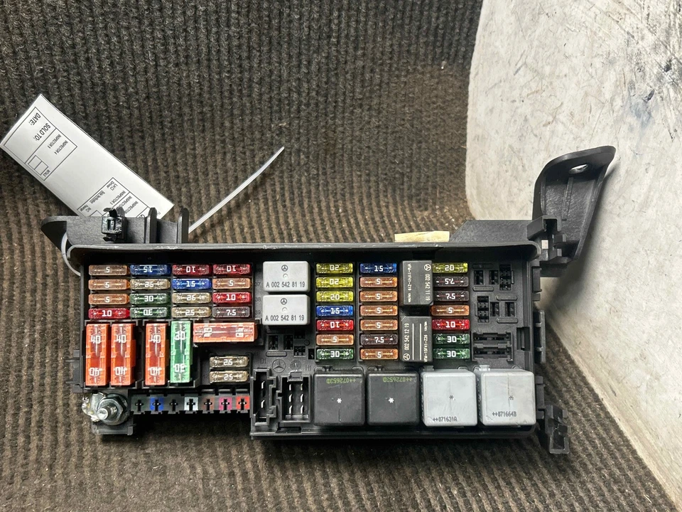 Fits 2008-2009 Mercedes ML350 Engine Fuse Box OEM:1645403072 - Image 4 of 4