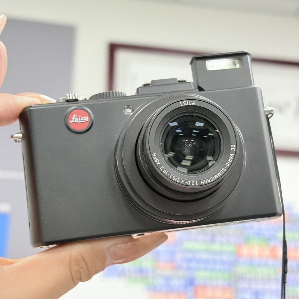 ライカ　d-lux5 Leica D-LUX 5 10.1MP Black Compact Digital Camera 3.8x Optical