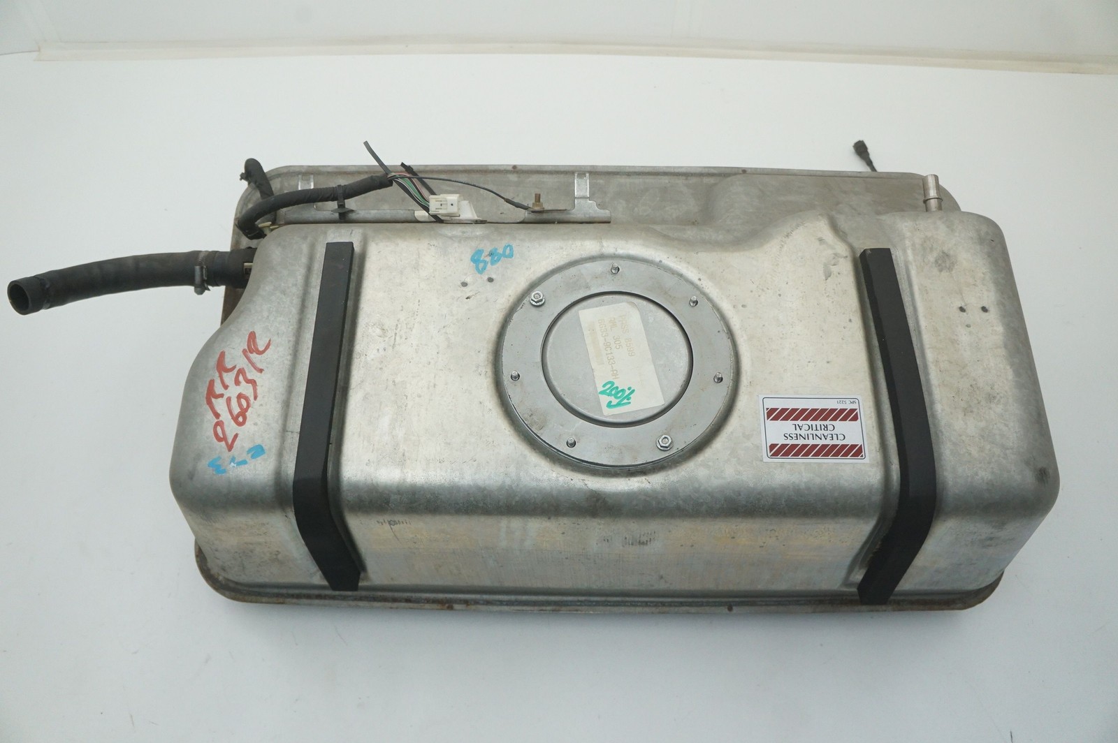Gasoline Gas Fuel Tank Assembly OEM 6G33-9C133-AH Aston Martin V8 Vantage 2008