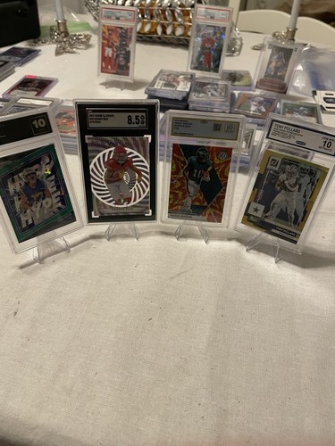 4 Karten Graded Fußball Lot. Rashee Rice, Desean Jackson, Tony Pollard, Puka Nacua