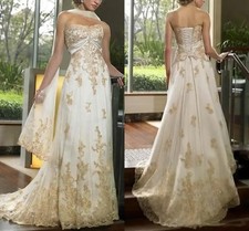 Elegant Gold Wedding Dresses Strapless Lace Appliques A-Line Tulle Bridal Gowns
