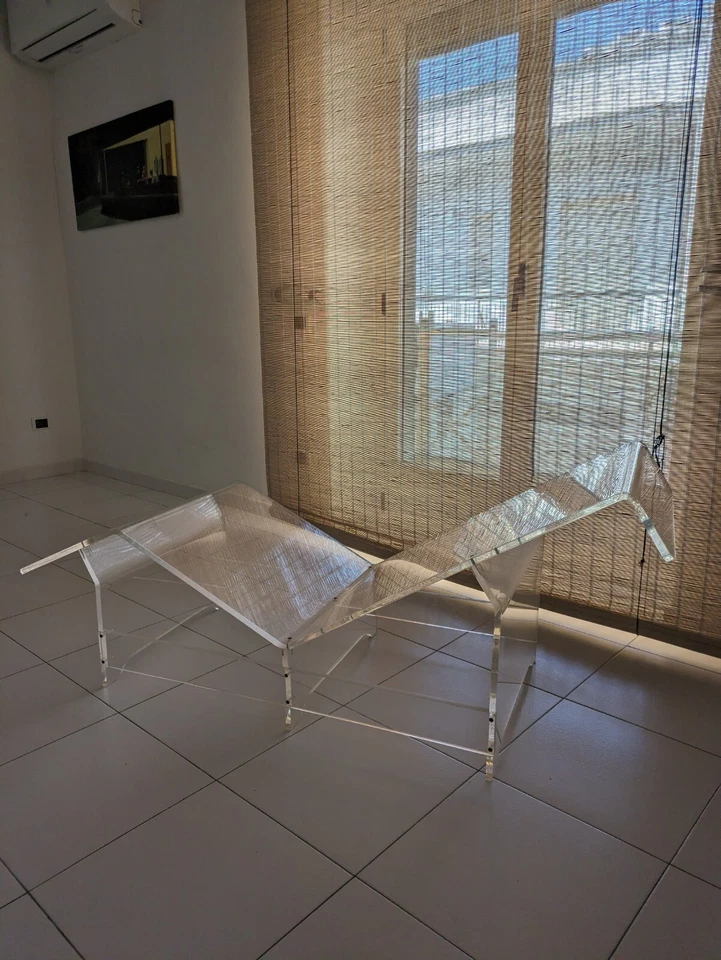 Chaise Longue di design in plexiglass trasparente - Immagine 3 di 4