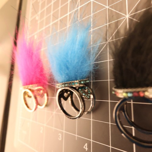 Betsey Johnson jewelry set Trolls faux fur rings pink blue black sparkly Size 7 - Picture 7 of 9