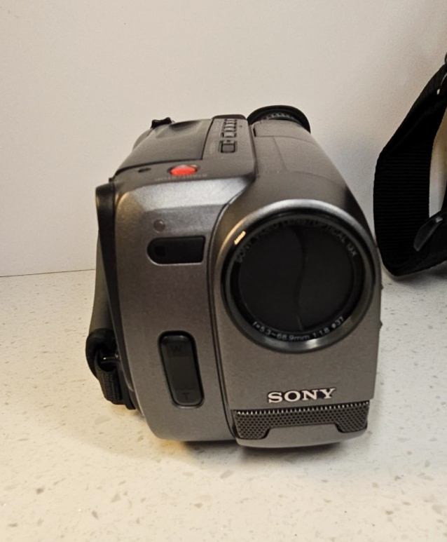 Sony Handycam CCD-TRV12 8mm Analog Camcorder for sale online Sony Handycam CCD-TRV12 8mm Analog Camcorder for sale online