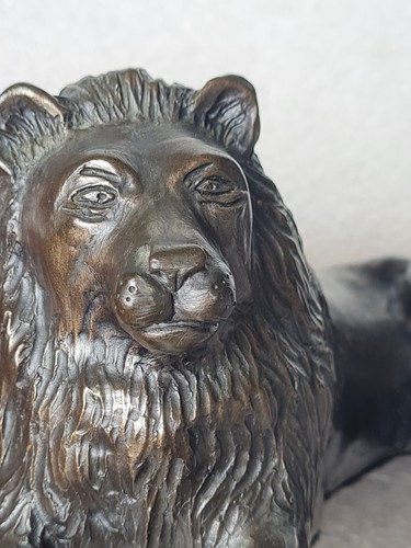 M. Dutton Lion Sculpture - Bronze Effect - Picture 8 of 18
