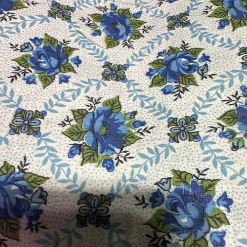 Fiori vintage bianchi con disegno fiori blu. 3 anni 35 pollici per 35 di larghezza. - Foto 4 di 5