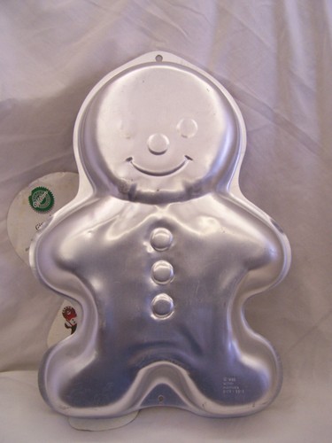 Wilton Gingerbread Boy Cake Pan 2105-3313 Christmas Holiday Aluminum Cake Pan - Picture 2 of 4