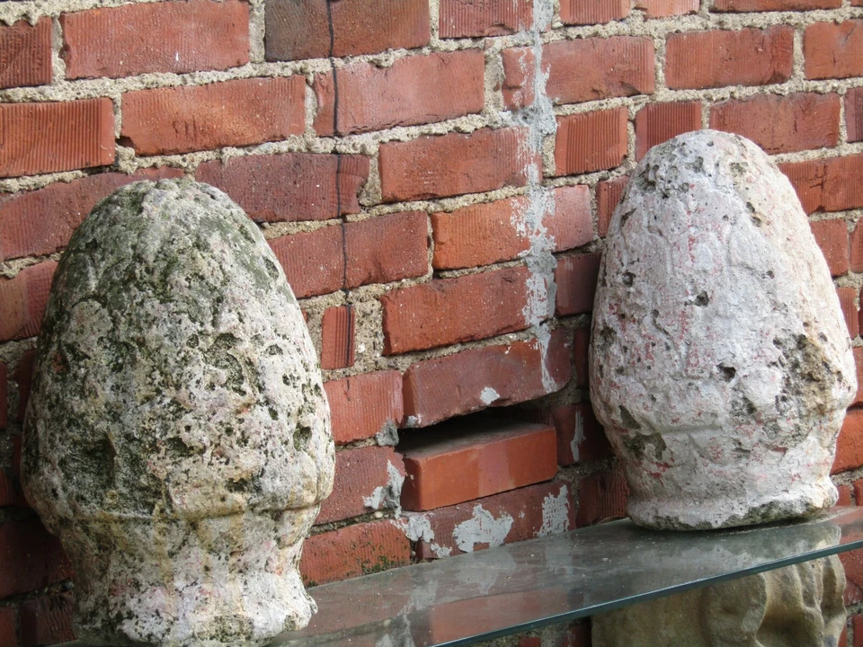 Sculture PINNACOLI . TERMINALI A FORMA DI PIGNA IN PIETRA LECCESE ( LECCE ) XIX - Immagine 2 di 4