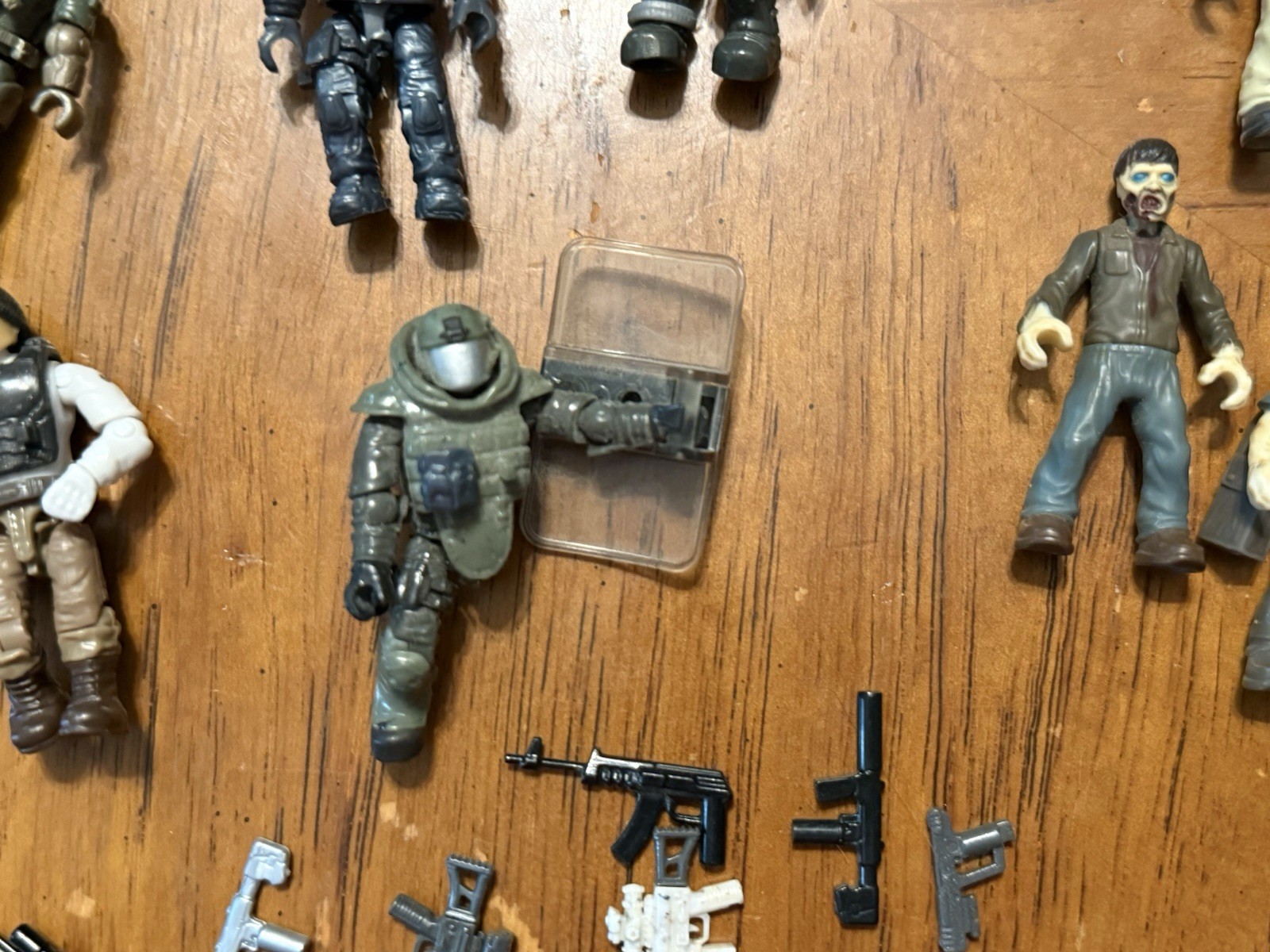 Cod Gohst Rifle Mega Bloks Construx Call Of Duty Mini-figures ZOMBIES LOT And COD Ghost ...