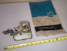 NOS 78-81 A Body 82-83 G station wagon tailgate window latch 83-94 S10 Blazer