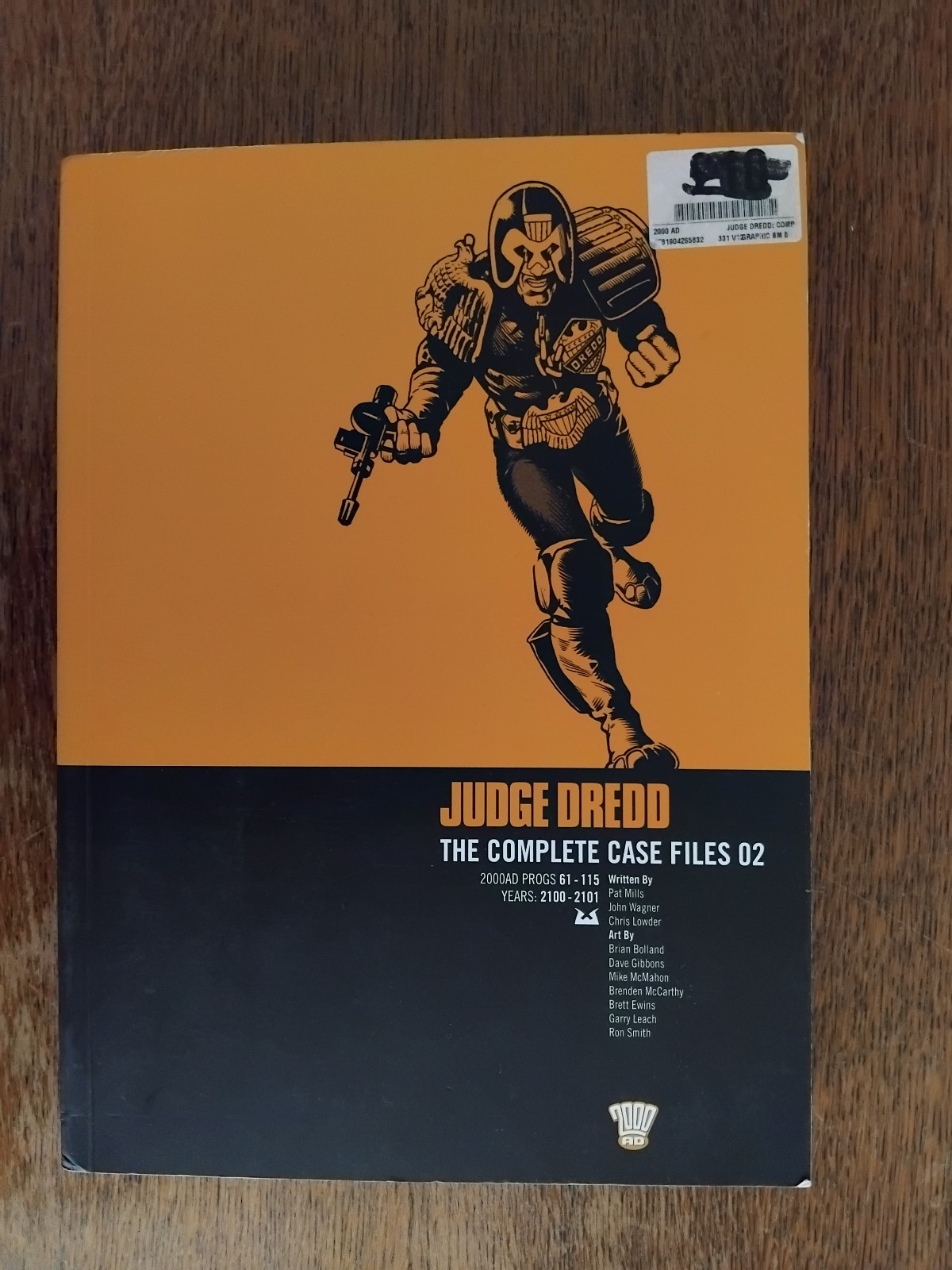 Judge Dredd: the Complete Case Files 02: Progs 61-115 - 9781904265832