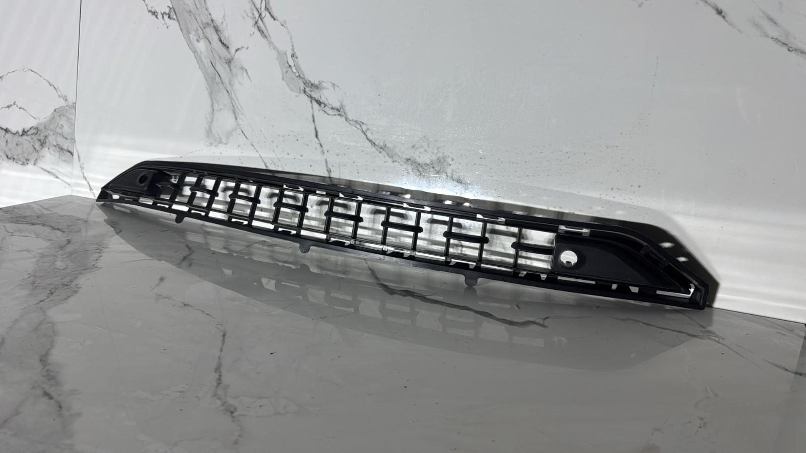 17-23 Levante Black Front Bumper Center Middle Lower Grill Grille Panel OEM