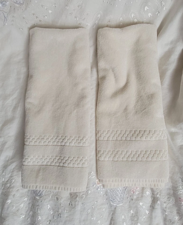  2 toallas de mano con trastes de 16 por 28 pulgadas Foto 2 de 4