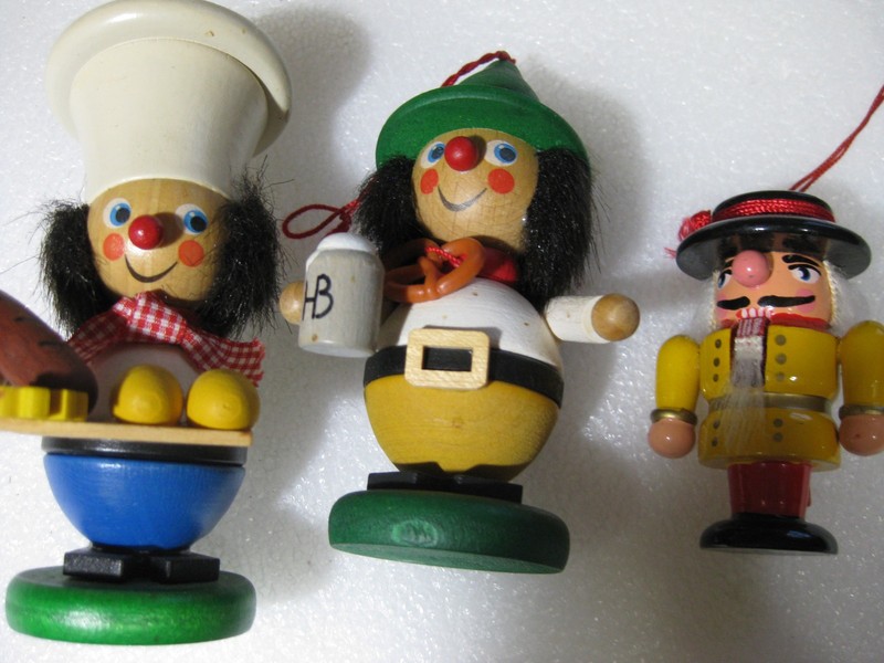 Holzkunst Christian Ulbricht Germany Christmas Ornaments PRETZEL BREAD NUTCRACKE