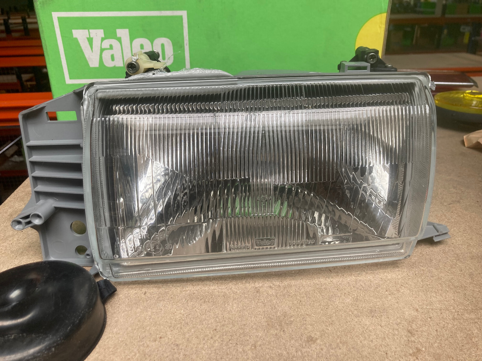 Phare gauche Fiat Tipo H4 iode Valeo rouler en sécurité la nuit sur les trajets de campagne