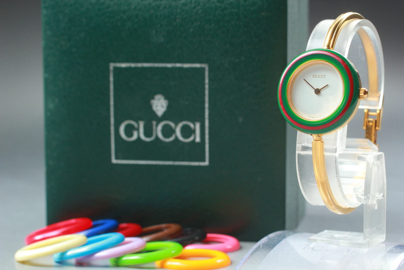Boîte papier [presque comme neuve] Gucci 11/12,2 lunette à changer 12 couleurs femme Qz montre JAPON 