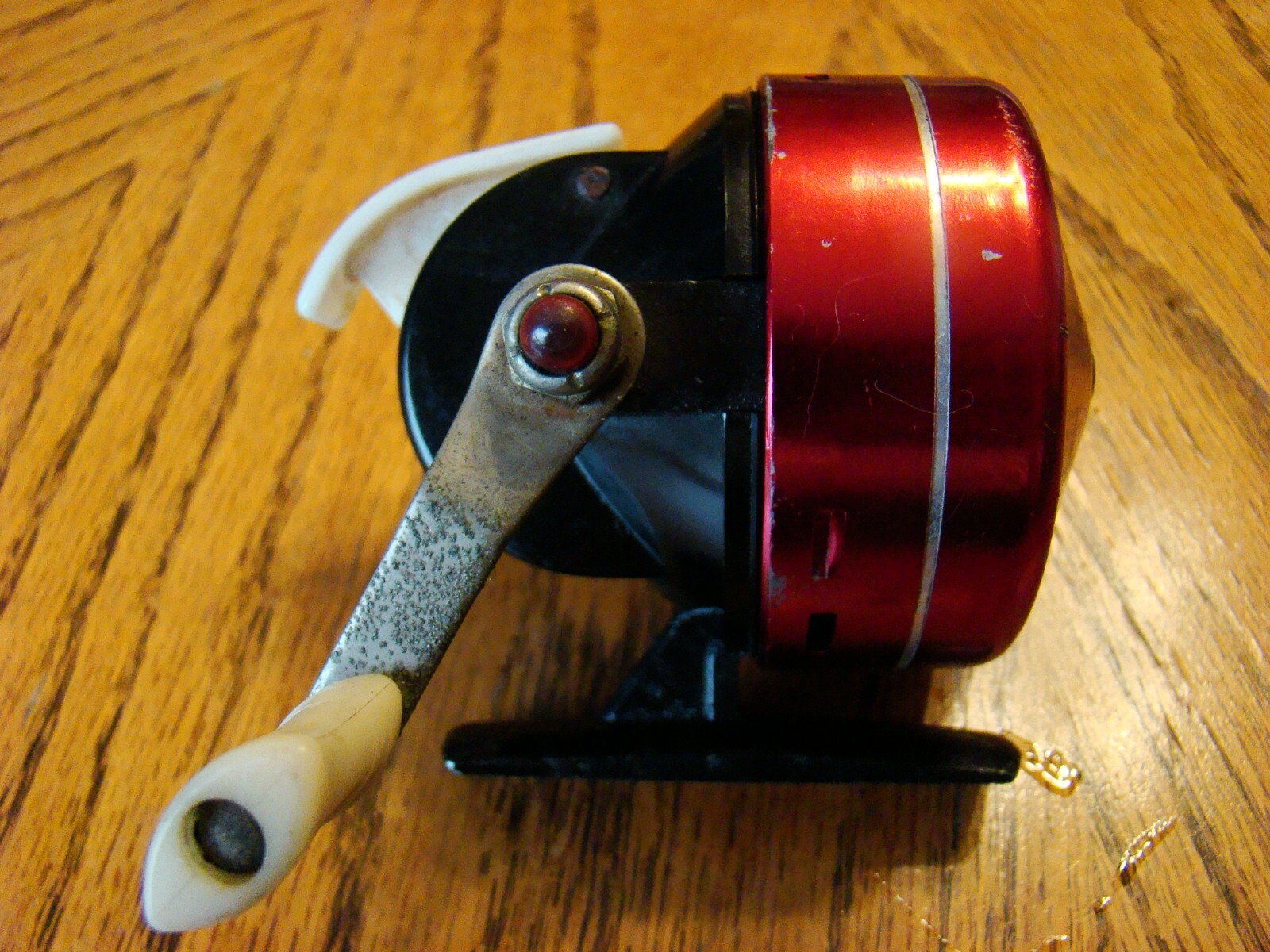 U4111 PF RED JOHNSON LAKER 140 MADE IN USA SPINCAST FISHING REEL eBay