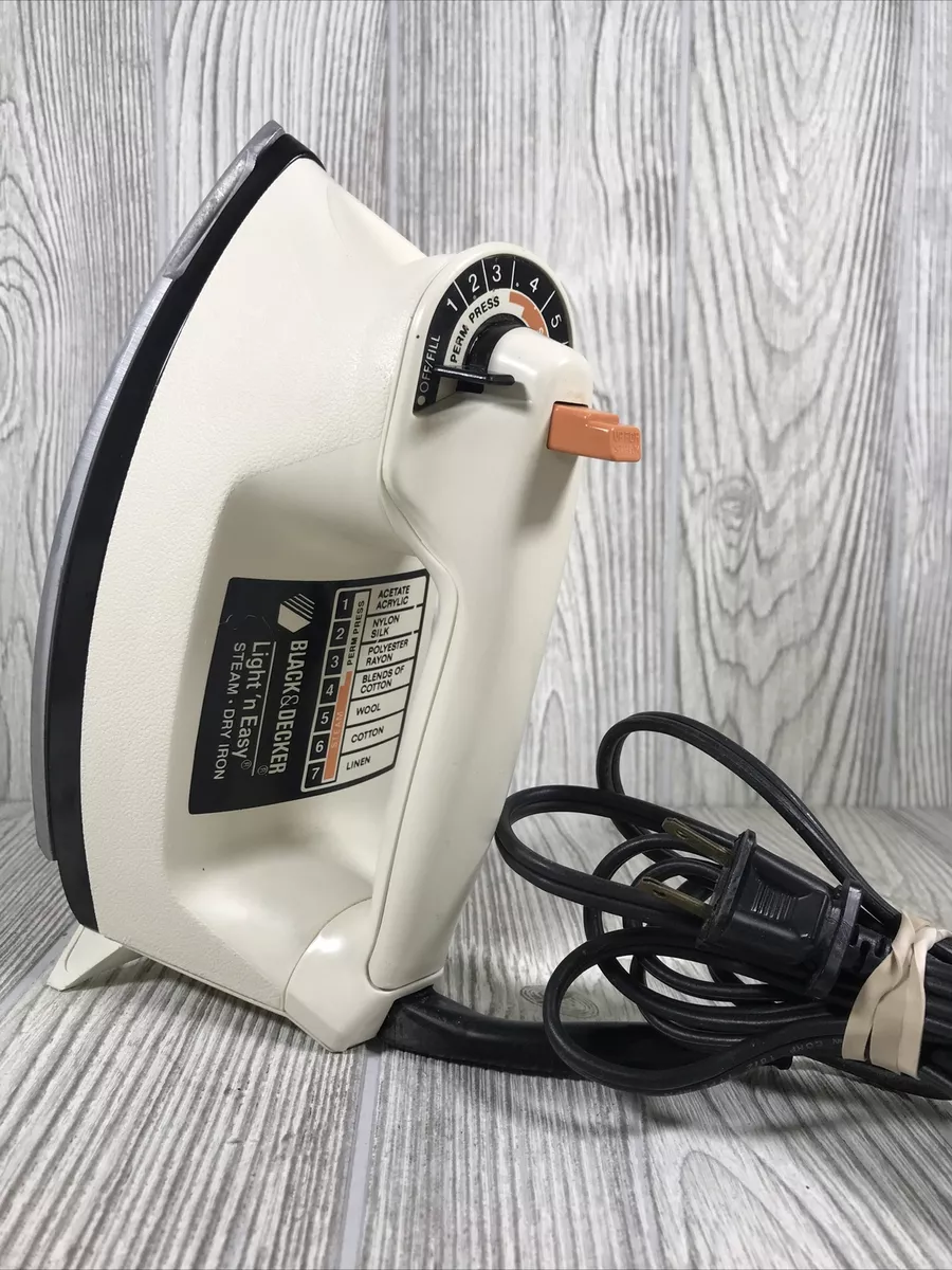 Vintage Black Decker Light N Easy Spray Steam or Dry Iron Tested Works