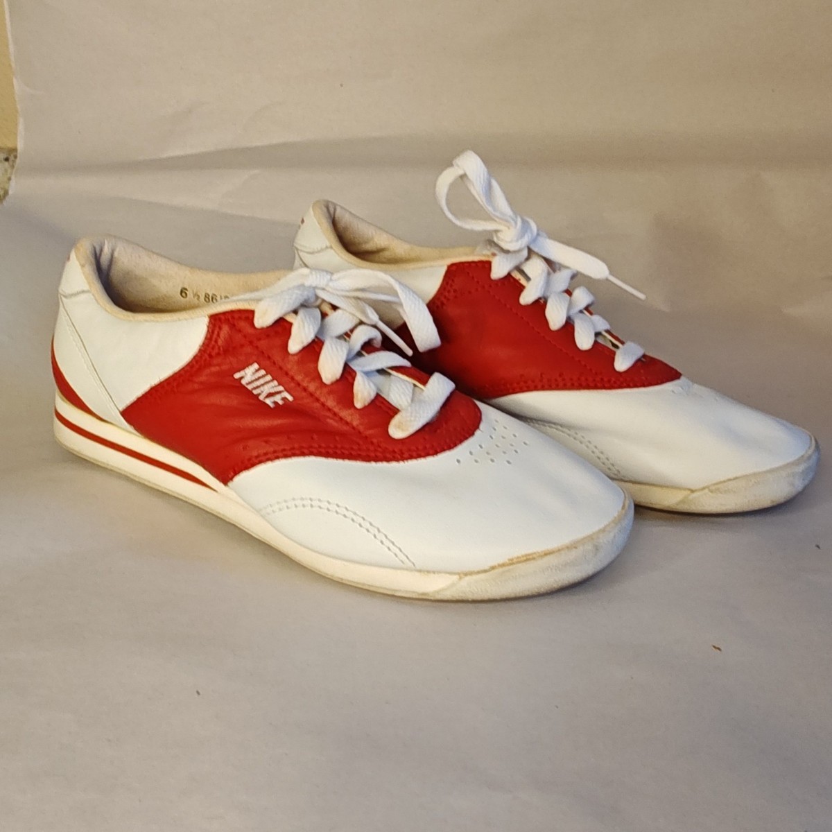 Nike Saddle Cheer Saddle Shoes NIKE Vintage Woman's White Red - Main Image