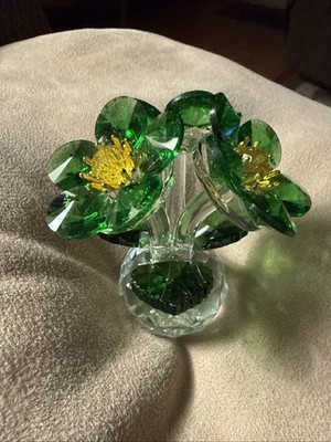 3 Headed Green Crystal Flowers W/yellow Centers In A Decorative Crystal Vase