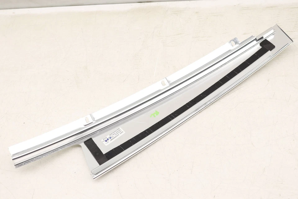 16-17 MERCEDES-BENZ MAYBACH S600 6,0 л - задняя левая внешняя отделка стойки B / крышка - Изображение 3 из 4