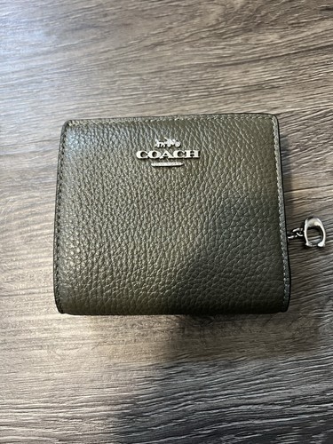 Coach olivgrün genarbtes Leder Doppelfaltung Druckknopf Schein Ausweis Reißverschluss Geldbörse EUC - Bild 2 von 8