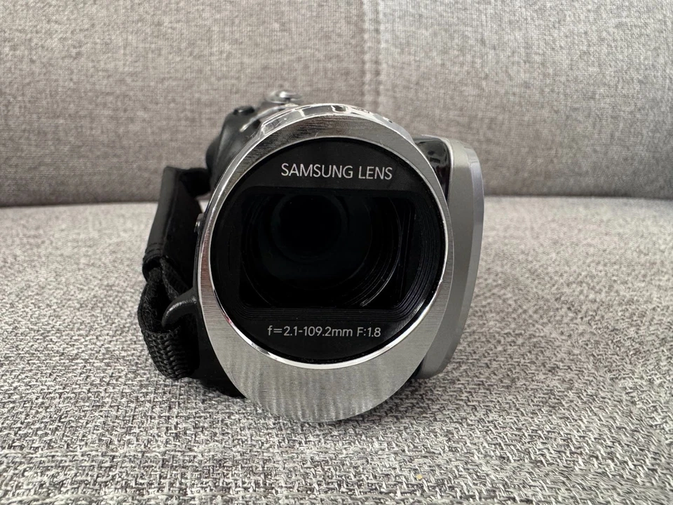 Samsung HMX-F90 Digital HD Camcorder HDMI 52x Zoom schwarz + Zubehörpaket - Bild 3 von 4