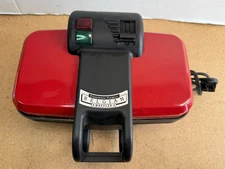 VITANTONIO Belgian Waffler Waffle Maker Red - Flaw SEE PIC