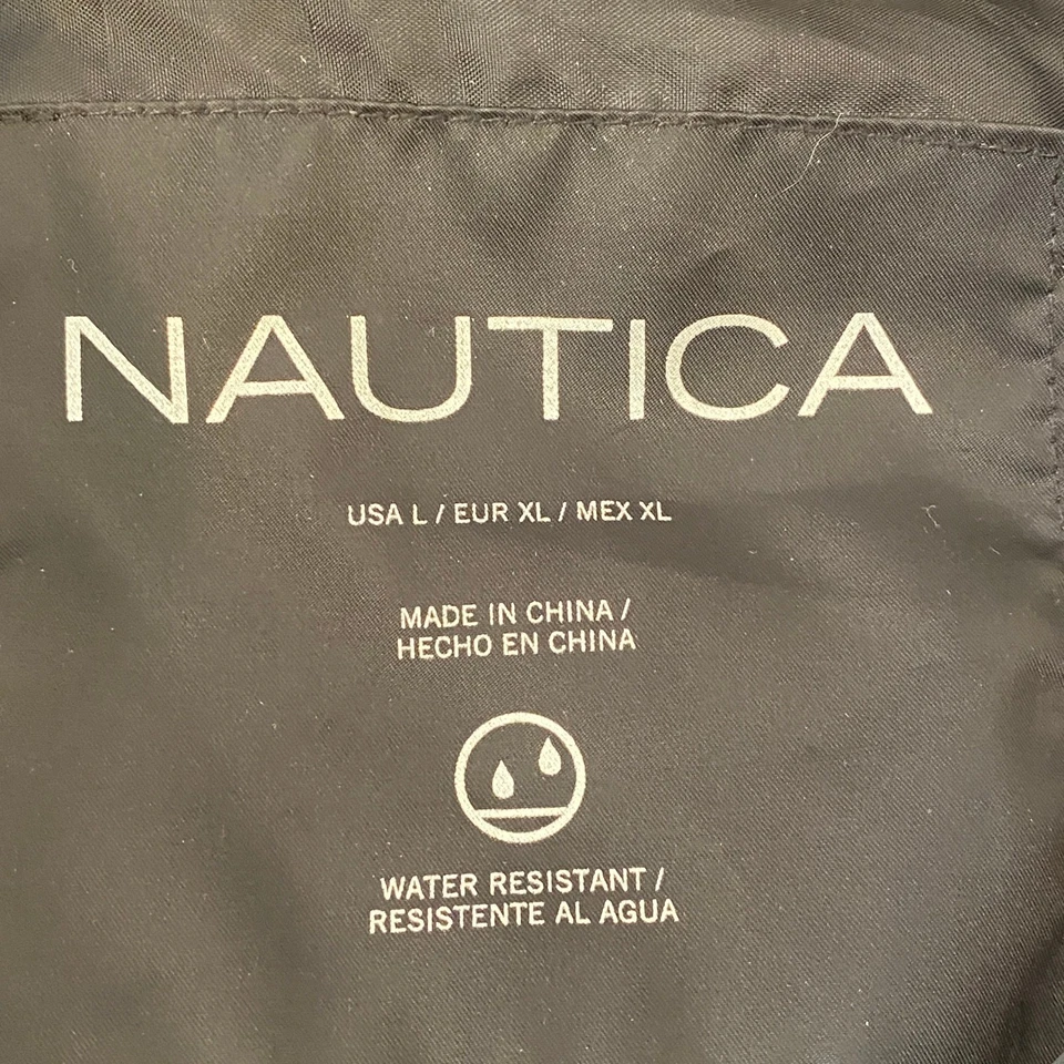 Chaqueta acolchada negra para mujer Nautica con capucha resistente al agua talla grande Foto 3 de 4