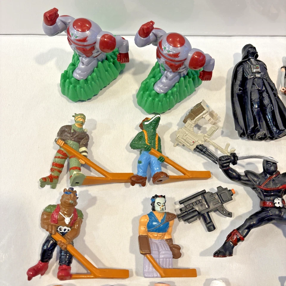 Lote Mixto De Juguetes Figuras De Acción De Colección Aleatorio STAR WARS TMNT Playmobil Sonic Foto 2 de 4