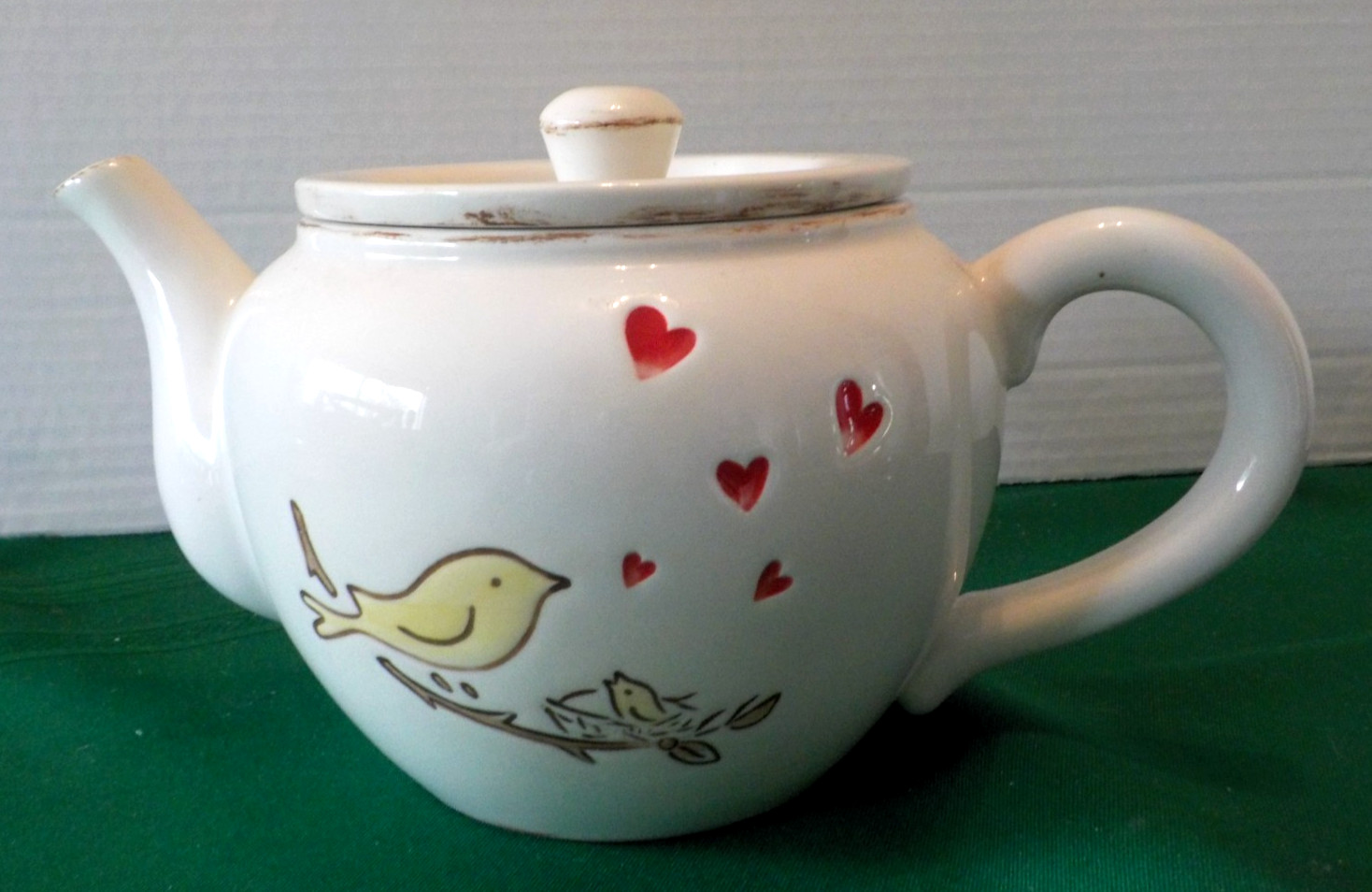 Harry & David Ceramic Tea Pot Yellow Bird & Red Hearts