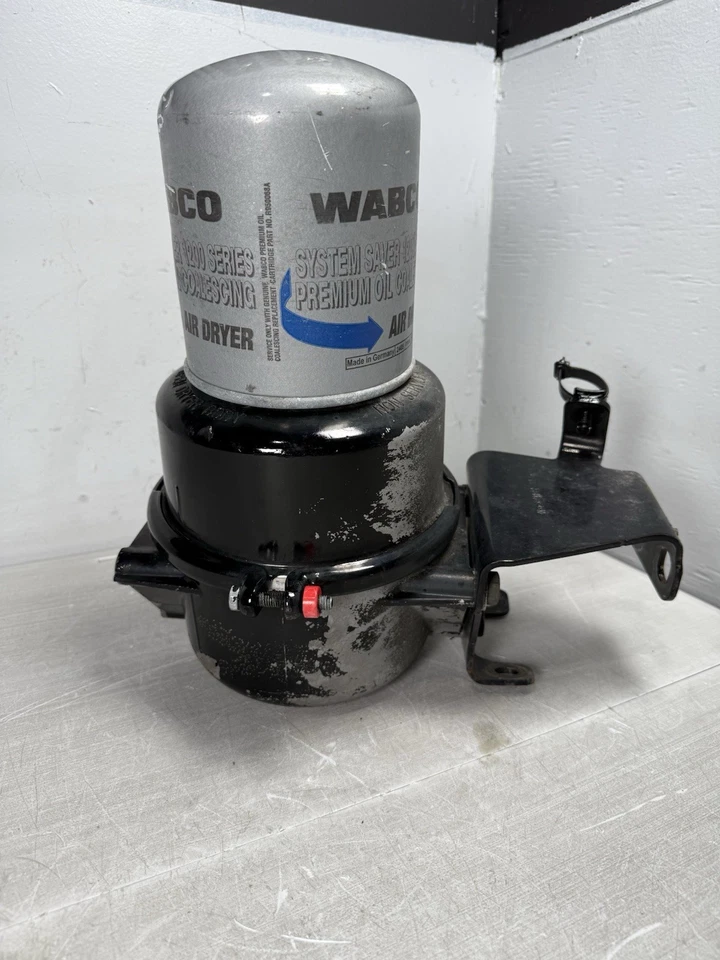2023 FREIGHTLINER CASCADIA 4324801450 Wabco Air Dryer   1745 - Image 2 of 4