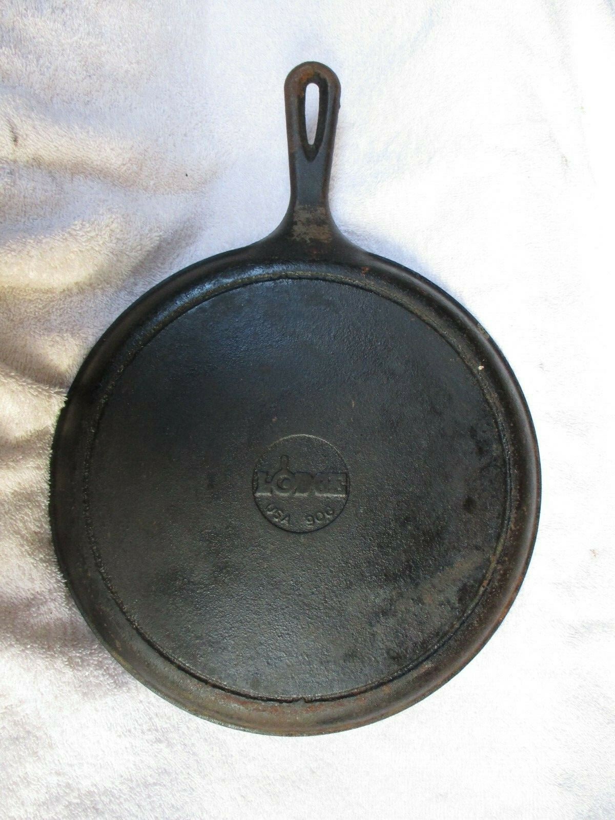 Vintage Lodge USA 90G Cast Iron Round Flat Grill Pan Griddle 10.5