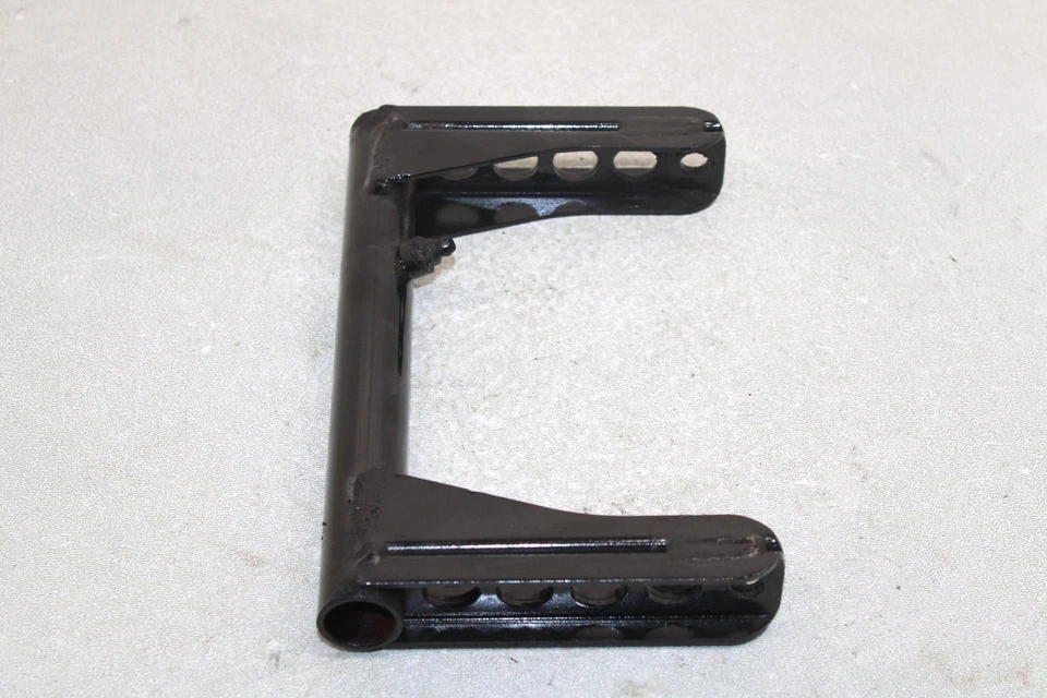 Brazo pivote trasero original negro Polaris OEM 1541713-067 Q1350 Foto 2 de 4