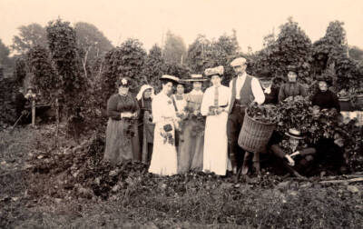 Featuring A Group Of Hop Pickers In Herefordshire Old Photo