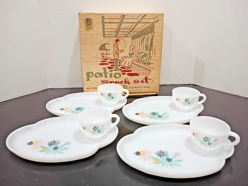 VTG Federal Glass Snack Plate Set Atomic Flower 1950's Milk Glass in Display Box