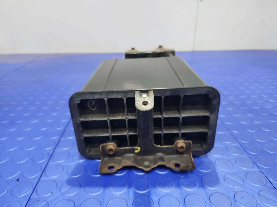 04-06 Conjunto de bote de carbón de vapor de combustible Lexus RX330 genuino OEM 777400E010 Foto 3 de 4