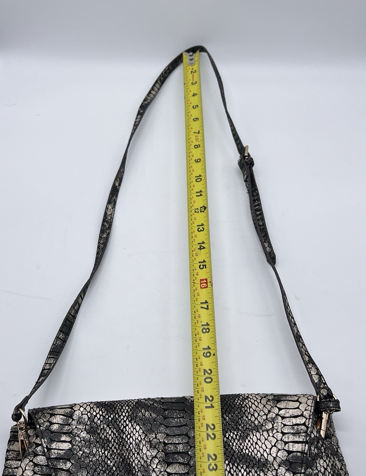 URBAN EXPRESSIONS Metallic Python Print Envelope … - image 5