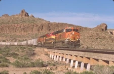 BNSF 8068 ES44C4 KINGMAN CANYON AZ ORIGINAL SLIDE 04-16-17 T14-9