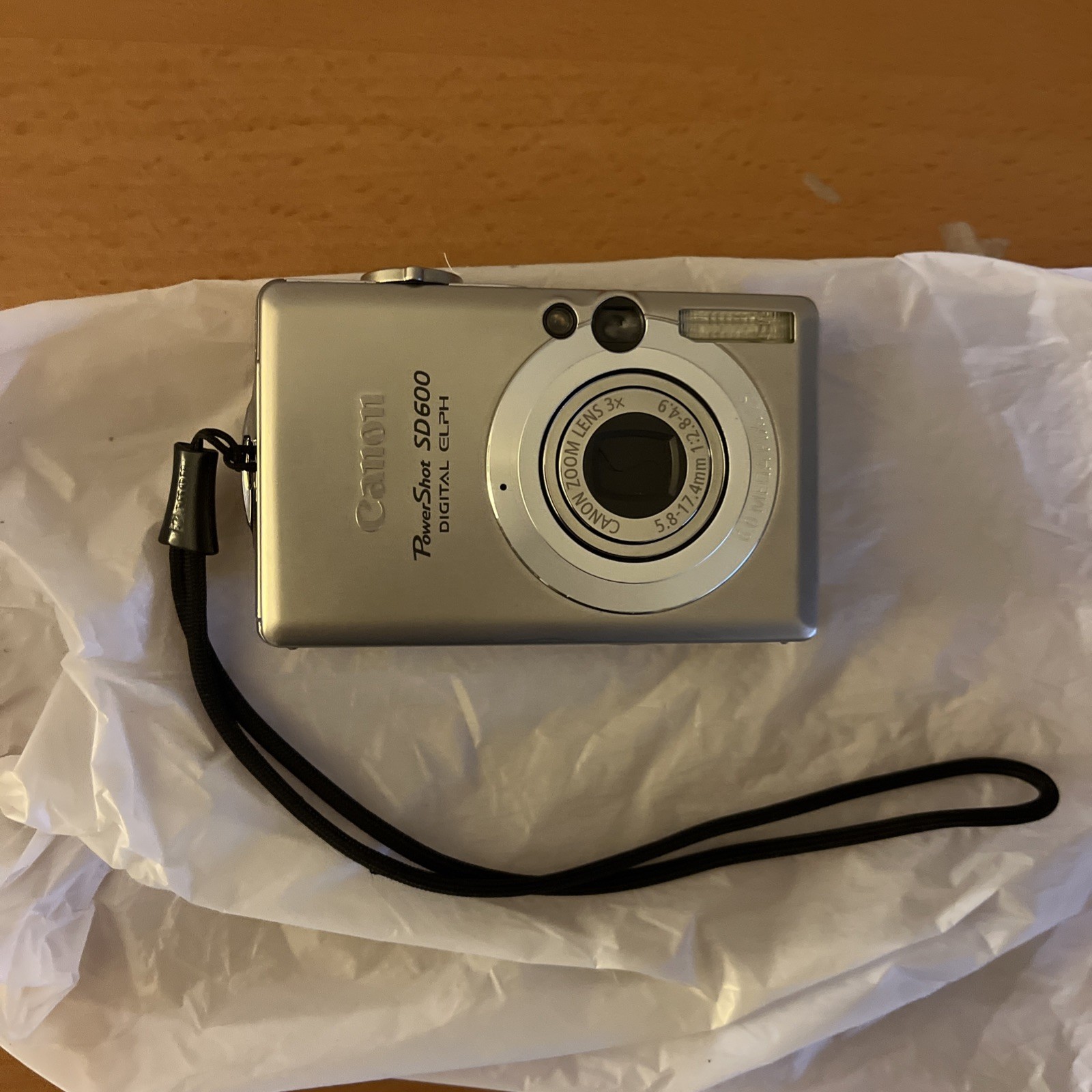 Canon PowerShot SD600 6.0MP Digital ELPH Camera Silver 3x Zoom w/ Case & Strap
