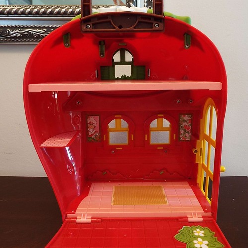 2015 Strawberry Shortcake Berry Happy Home casa de muñecas llevar juego como está - Imagen 6 de 11