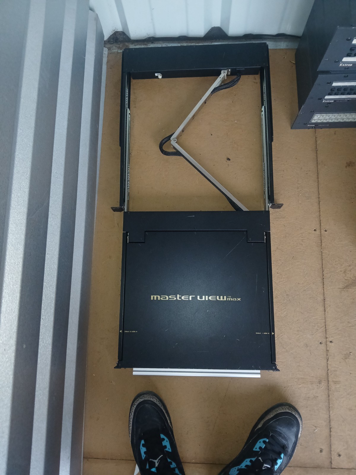 ATEN Rack Konsole KVM Switch Slideaway LCD OSD Tastatur VGA D-Sub schwarz