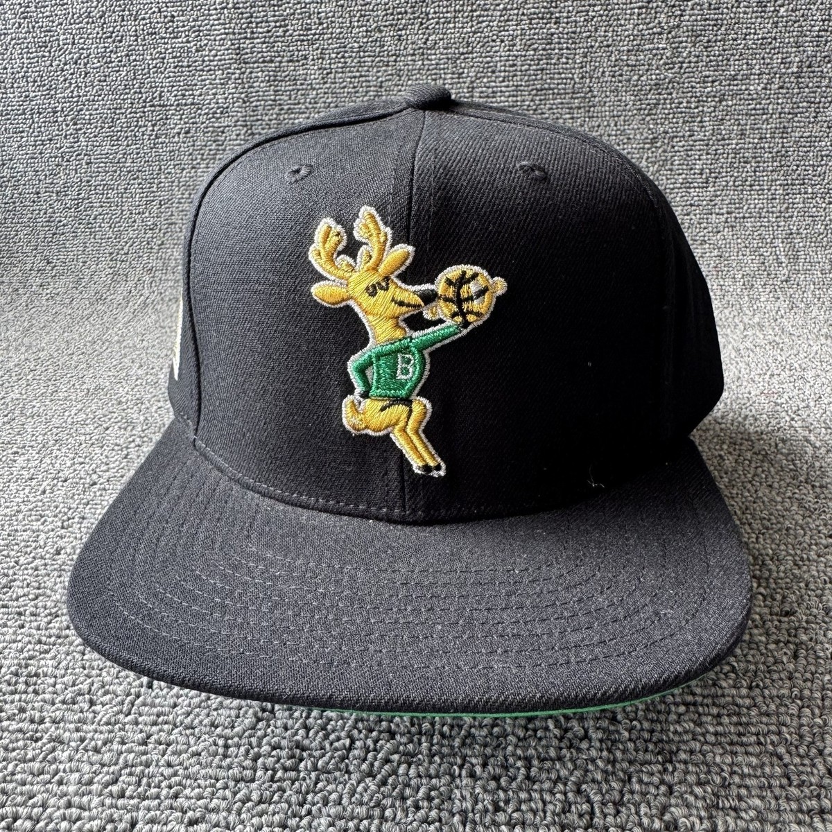 Mitchell & Ness Milwaukee Bucks Hardwood Classics Snapback Cap