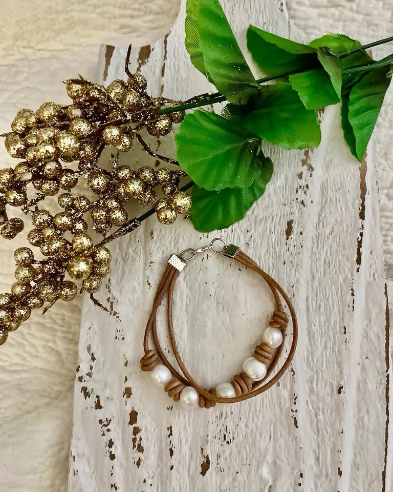 Pulsera de cuero tostado perlas crema a la venta hoy envío gratuito/hecha en EE. UU. 8 pulgadas Foto 2 de 4