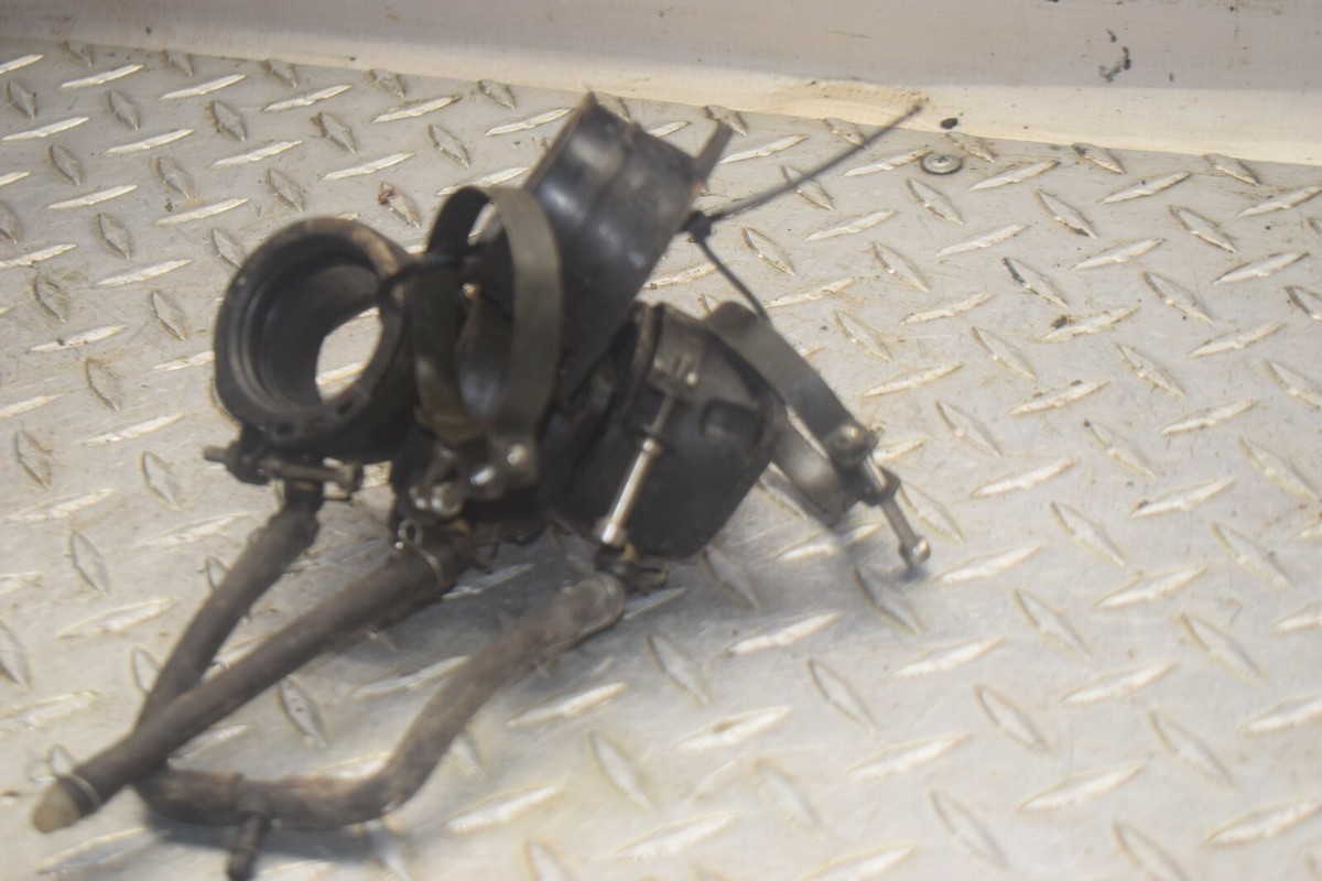 もと BD16 KAWASAKI NINJA ZX6 ZX600 ALL 4 INTAKE MOUNTS MOTOR 98 99 00