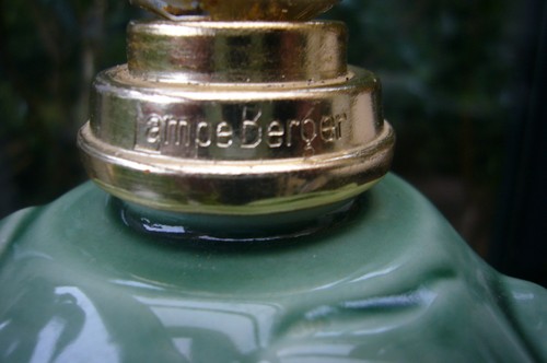 1298 -ANTIQUE LAMPE BERGER PARIS MADE IN FRANCE " MAJOLICA OACK LEAVES GREEN " - Picture 4 of 10