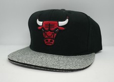 MITCHELL NESS NBA CHICAGO BULLS BLACK/CEMENT SNAPBACK CAP BRAND NEW